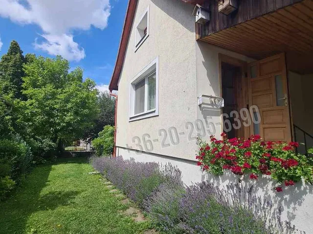 Eladó ház Dunaújváros, Újtelep 181 nm