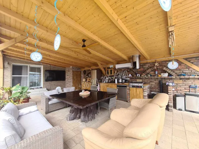 Eladó ház Dunaújváros, Táborállás 169 nm