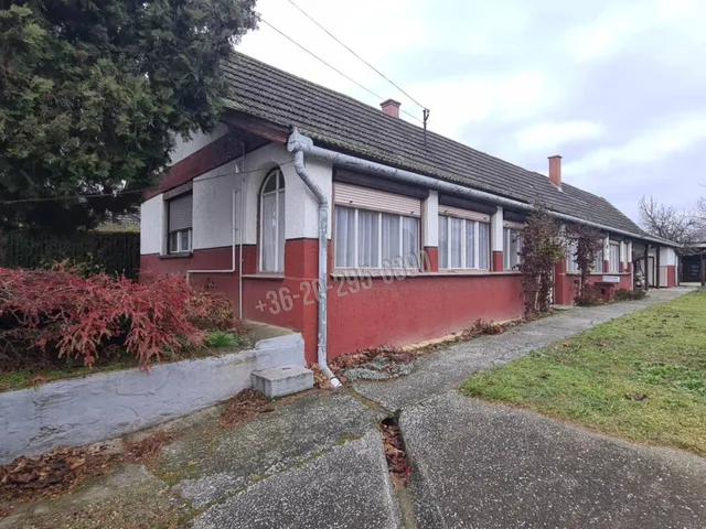 Eladó ház Dunaújváros, Óváros 70 nm