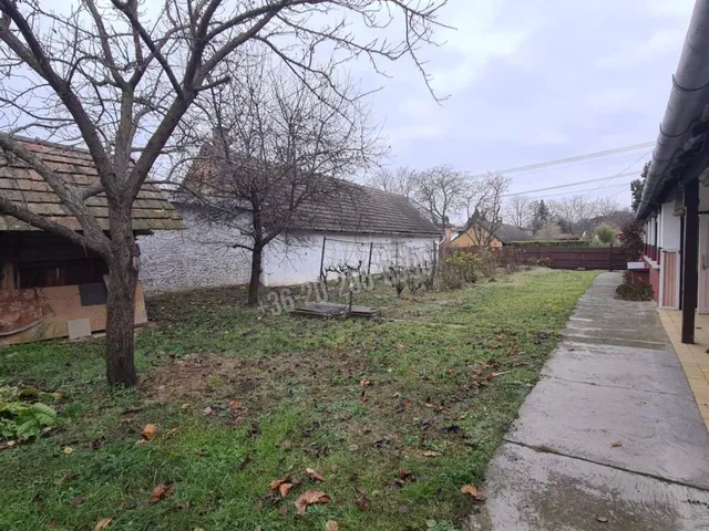 Eladó ház Dunaújváros, Óváros, Petőfi Sándor utca 70 nm