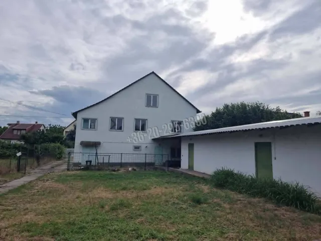 Eladó ház Nagyvenyim, Széchenyi István utca 341 nm
