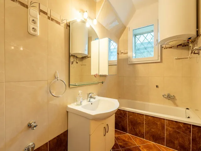 Eladó kereskedelmi és ipari ingatlan Halásztelek 78 nm