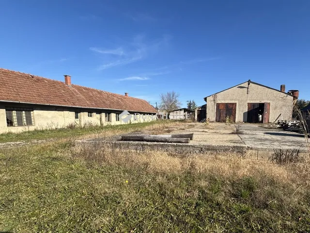 Eladó kereskedelmi és ipari ingatlan Salomvár 1247 nm