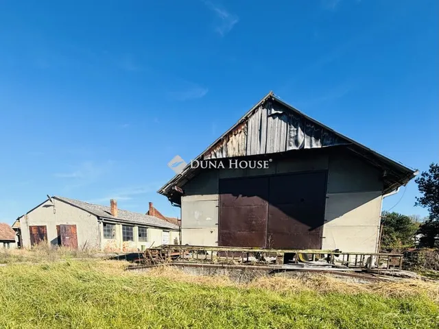 Eladó kereskedelmi és ipari ingatlan Salomvár, Vass János utca 1247 nm