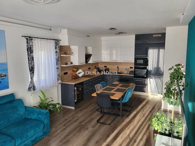 Eladó lakás Szombathely, Szabadságharcos utca 68 nm