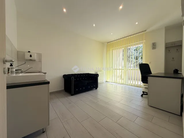 Kiadó kereskedelmi és ipari ingatlan Szombathely, Óperint utca 65 nm