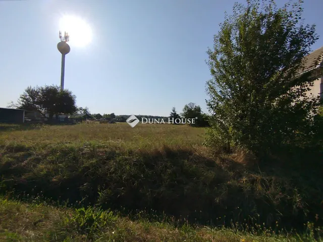 Eladó telek Szőce, Arany János út 2117 nm