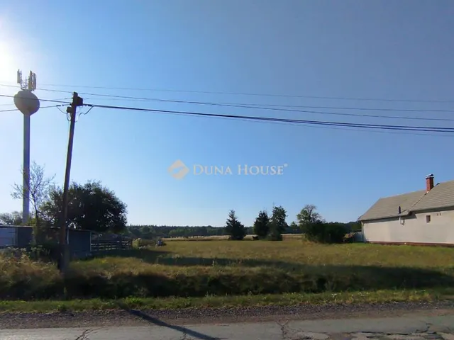 Eladó telek Szőce 2117 nm