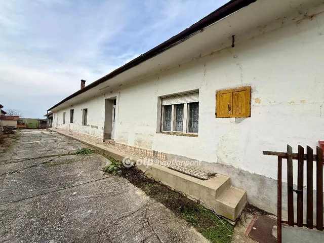 Eladó ház Újpetre 130 nm