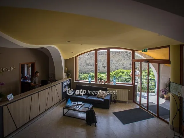 Eladó kereskedelmi és ipari ingatlan Pécs, Belváros 2200 nm