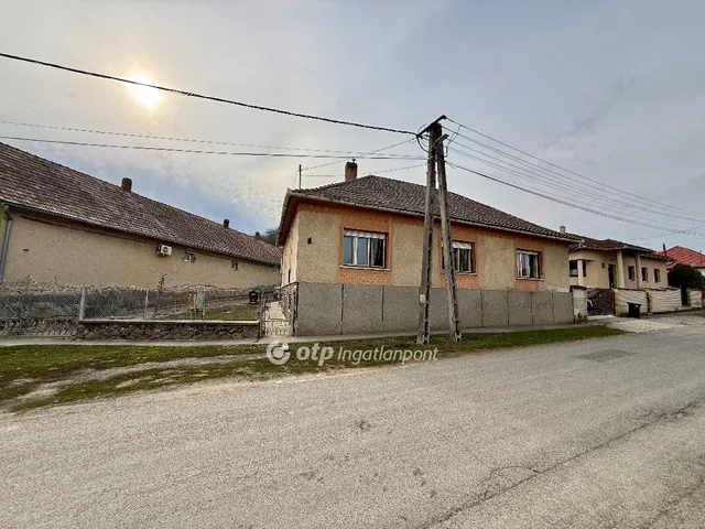 Eladó ház Hidas 140 nm