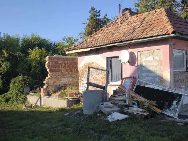 Eladó ház Csörög 30 nm