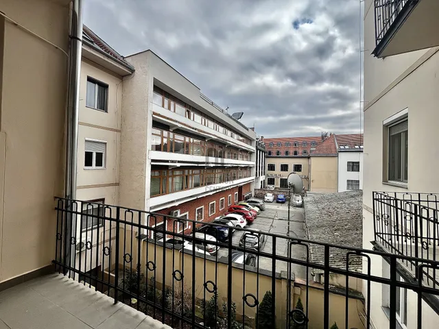 Eladó lakás Győr 69 nm