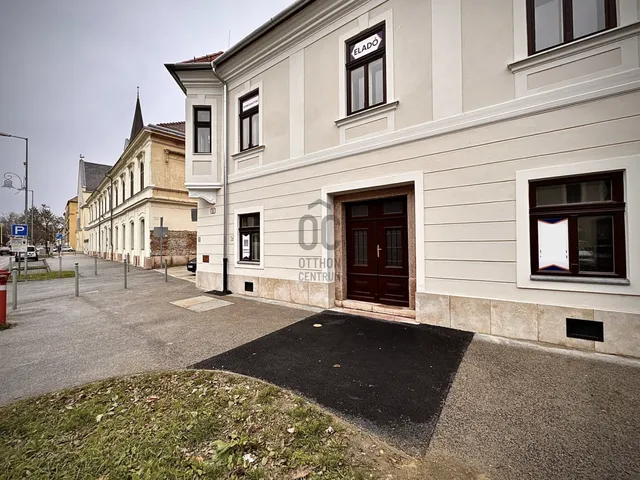 Eladó kereskedelmi és ipari ingatlan Győr 65 nm