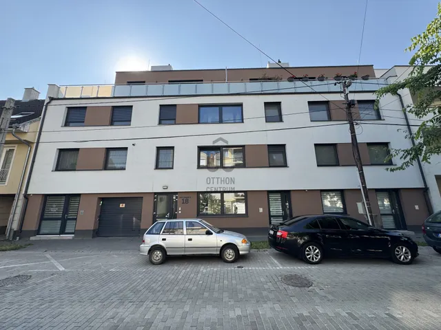 Eladó garázs Győr, Révfalu 16 nm