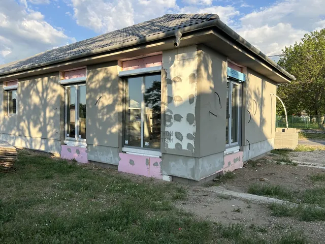 Eladó ház Győr, Bácsa 678 nm