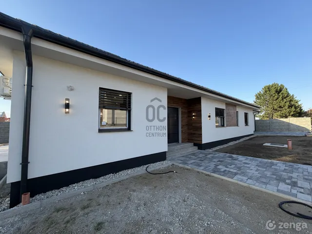 Eladó ház Győr, Bácsa 678 nm