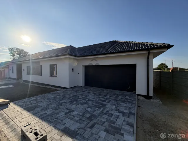 Eladó ház Győr, Bácsa 678 nm