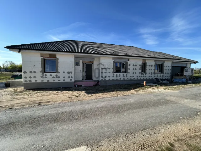 Eladó ház Győr, Kisbácsa 678 nm