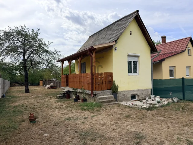 Eladó nyaraló Győr 15 nm