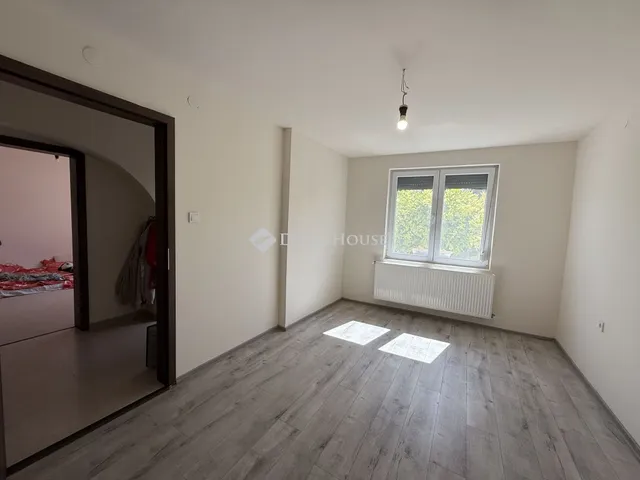 Eladó ház Abádszalók 222 nm