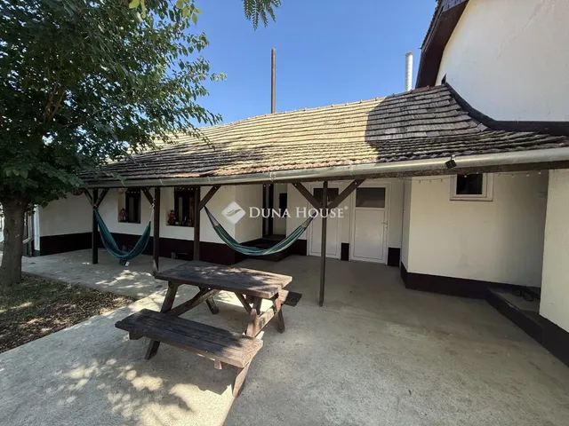 Eladó ház Abádszalók 222 nm