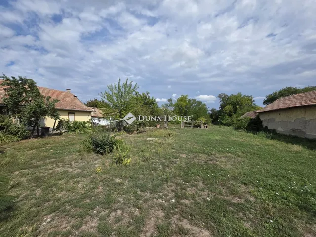 Eladó telek Tiszaszőlős 725 nm