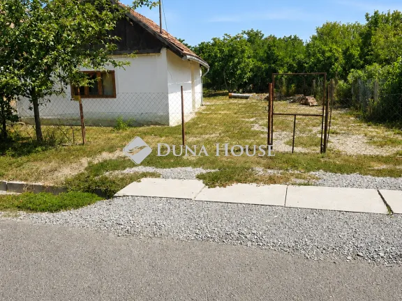 Eladó telek Tiszafüred 790 nm