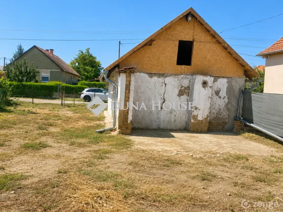 Eladó telek Tiszafüred 790 nm