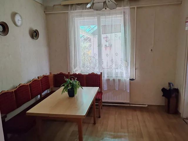 Eladó ház Tiszacsege 88 nm