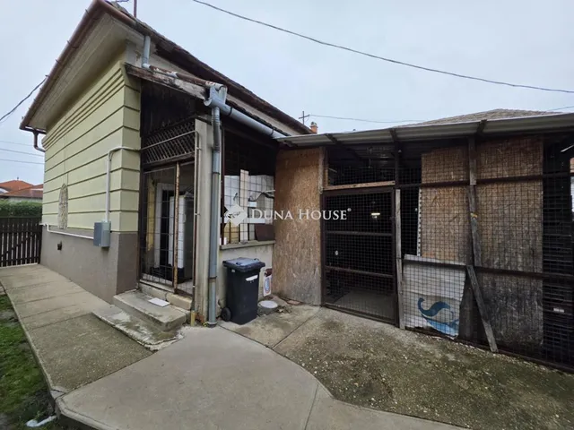 Eladó kereskedelmi és ipari ingatlan Kunhegyes 184 nm