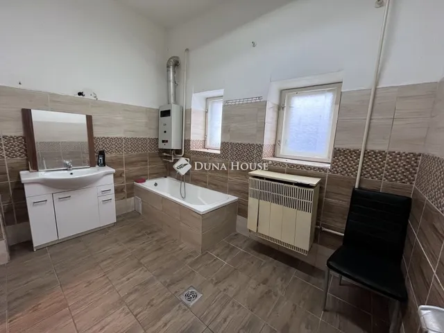 Eladó ház Tiszacsege 118 nm