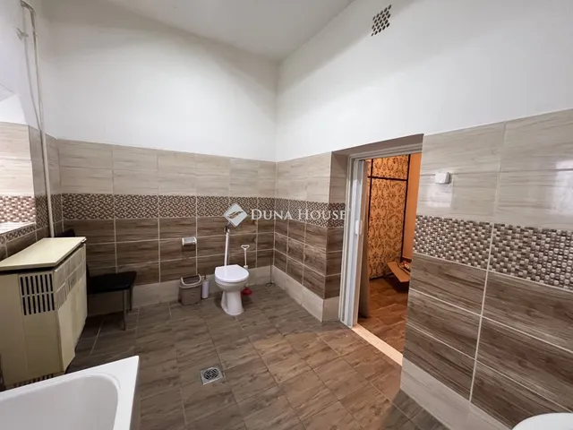 Eladó ház Tiszacsege, Tisza utca 118 nm