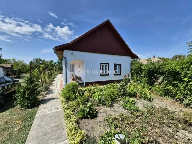 Eladó ház Tiszaszőlős 63 nm