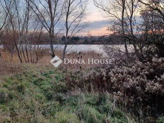 Eladó telek Győr 100100 nm