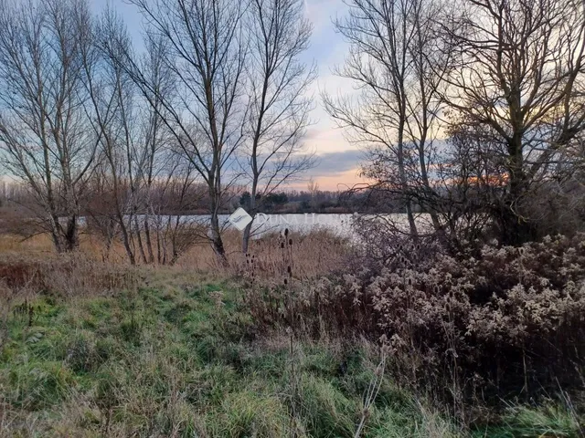 Eladó telek Győr 100100 nm