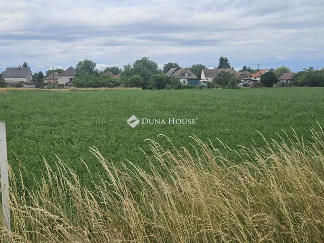 Eladó telek Koroncó 1558 nm