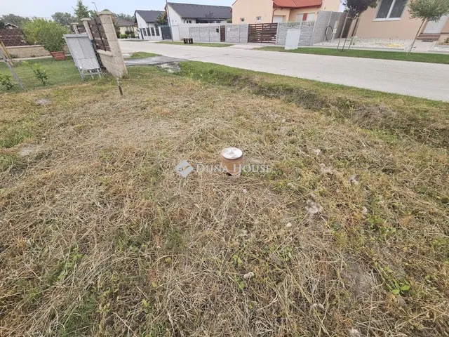 Eladó telek Nagybajcs 1001 nm