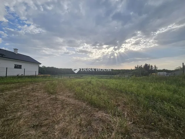 Eladó telek Győrszemere 1846 nm