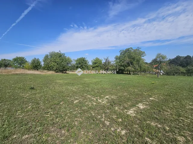 Eladó telek Győrság 2200 nm