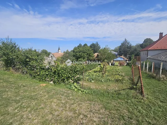 Eladó telek Győrság 2200 nm