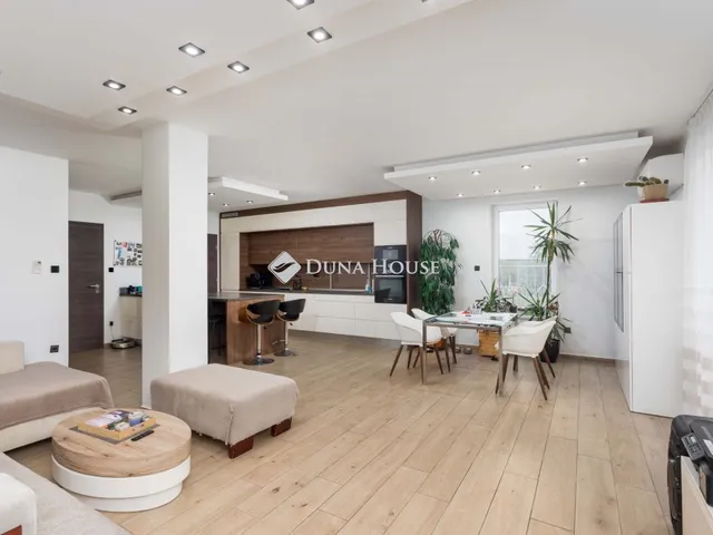 Eladó lakás Győrújfalu 143 nm