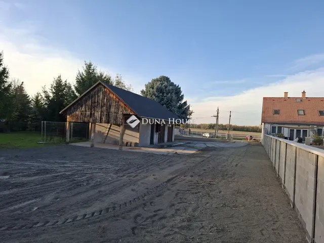 Eladó telek Győrújfalu 1098 nm