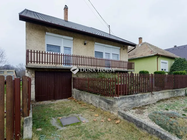 Eladó ház Ács 150 nm