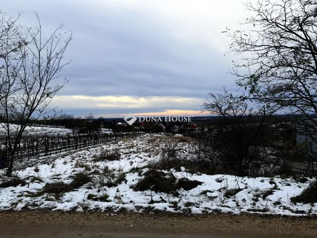 Eladó telek Győr 2330 nm