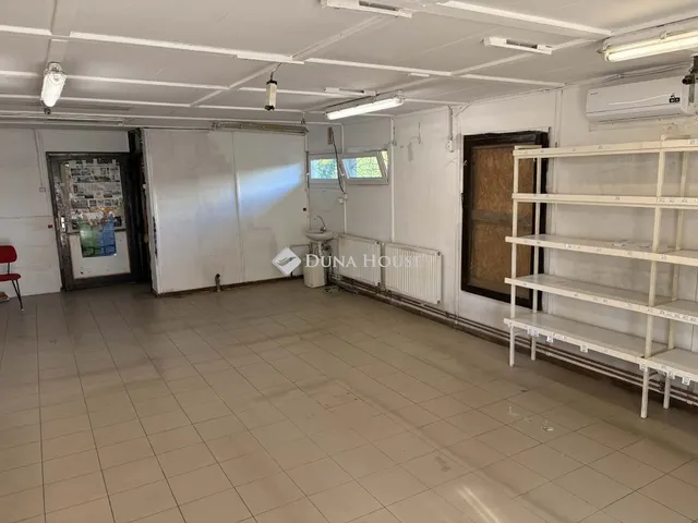 Eladó kereskedelmi és ipari ingatlan Károlyháza 80 nm