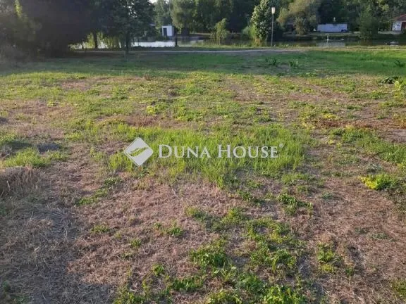 Eladó telek Komárom 1547 nm