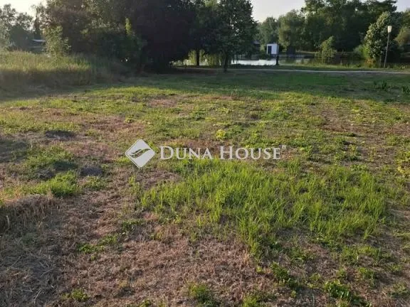 Eladó telek Komárom 1547 nm
