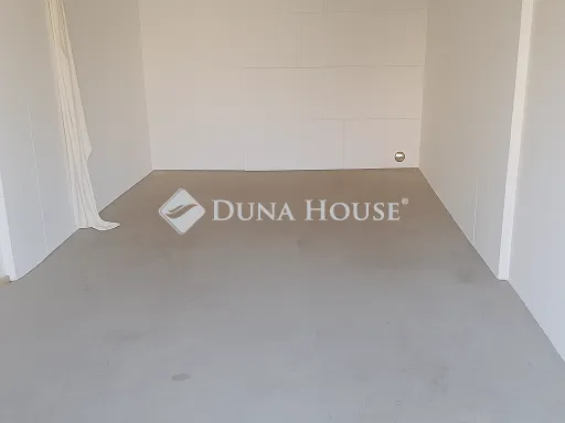 Eladó kereskedelmi és ipari ingatlan Győr 15 nm