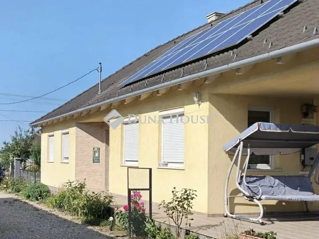 Eladó ház Pér 108 nm